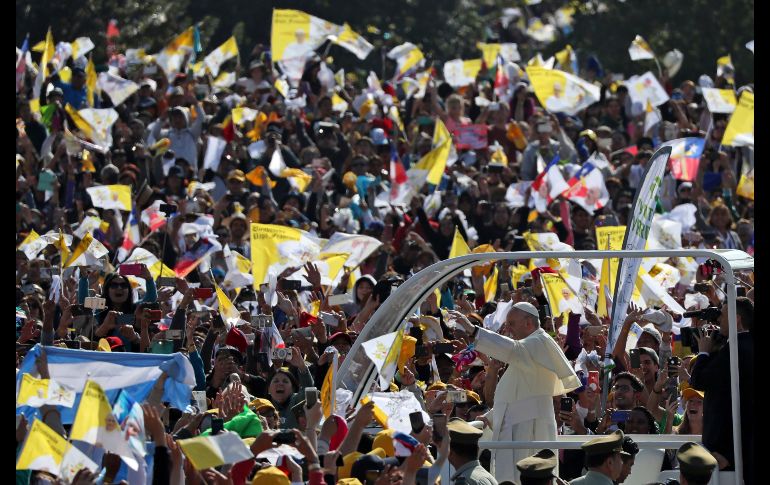 El pontífice arribó a bordo del papamóvil al parque O’Higgins.