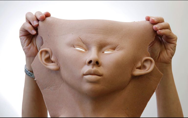 La cubierta de Sophia está hecha de un material nanotécnico que tiene una textura parecida a la de la piel humana.