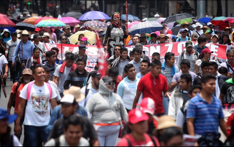 El líder de la CNTE anunció que en la entidad, cerca de 70 mil profesores de nivel básico, medio superior y superior se unirían a la causa. EFE / ARCHIVO