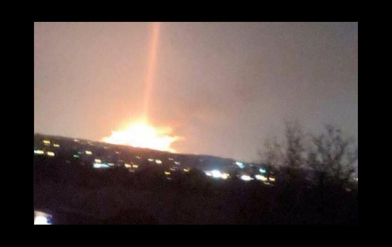 Ciudadanos compartieron en las redes sociales grabaciones del fenómeno, en las que se aprecia un fogonazo de luz seguido de una aparente explosión. TWITTER