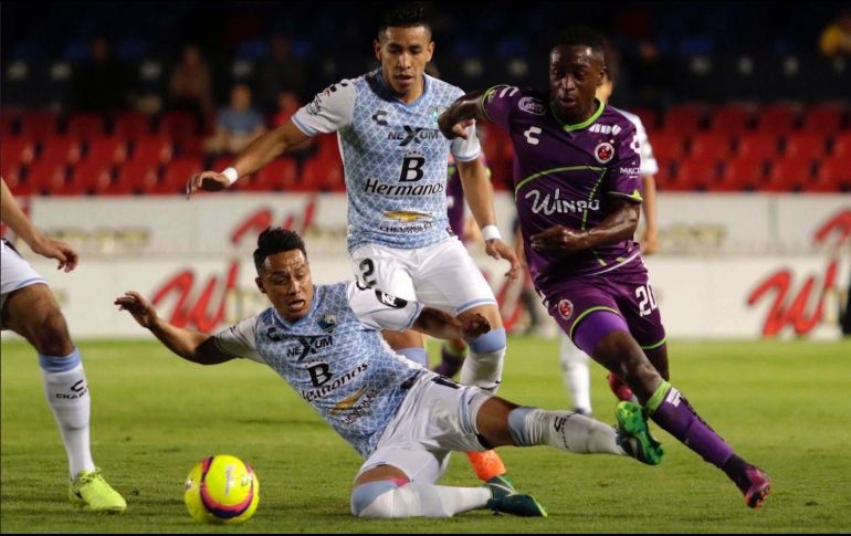 El conjunto jarocho, obligado por ser local, insistió en busca del tanto de la ventaja, pero no llegó. TWITTER/@ClubTiburones