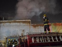 Debido a los daños provocados por el incendio parte del techo de la finca colapsó. ESPECIAL/BOMBEROS GUADALAJARA