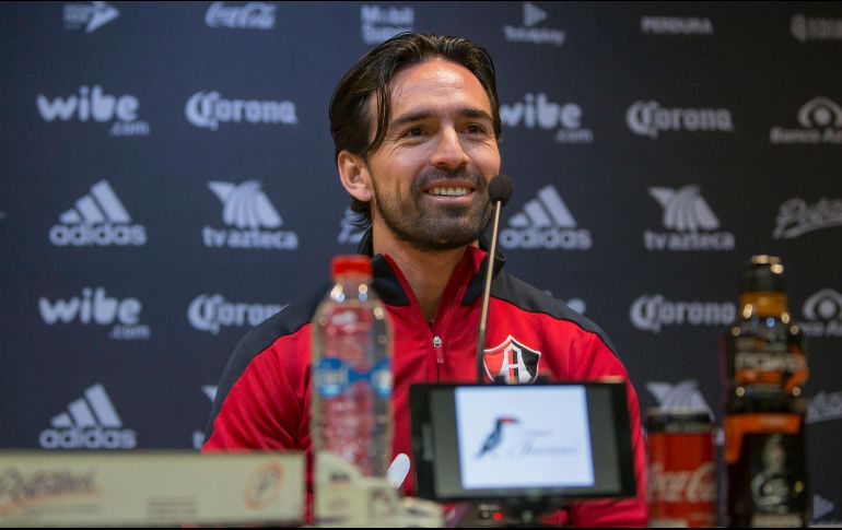 El técnico no fue presentado por ningún directivo, lo cual precisó, no le incomoda en lo más mínimo, porque solamente piensa en trabajar y dar resultados inmediatos. MEXSPORT / C. De Marchena