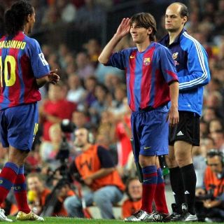 Messi agradece a Ronaldinho sus enseñanzas en el Barça