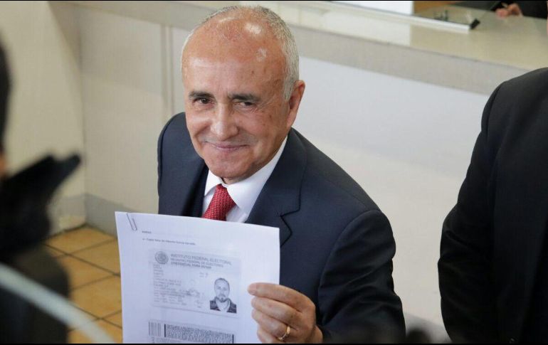 Ferriz de Con denunció que se están vendiendo archivos digitales con un millón de credenciales de elector falsas. TWITTER / @PedroFerriz