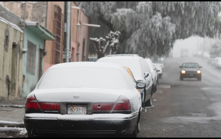 El ayuntamiento local decidió cerrar a la circulación 31 puentes y pasos deprimidos de la ciudad, así como suspender el servicio de recolección de basura. EFE/M. Sierra
