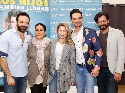 La historia se cuenta a través de anécdotas paternas amorosas, referencias de telenovelas, programas de televisión y canciones de la época. SUN / A. Salinas