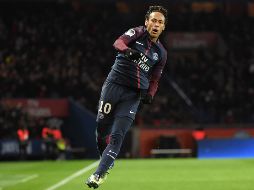 El gol de tiro libre anotado por Neymar al 42' fue de tal perfección que el portero del Dijon no se molestó en lanzarse por el balón. AFP/C. Archambault