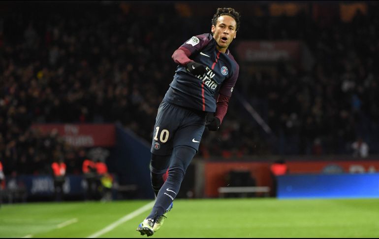 El gol de tiro libre anotado por Neymar al 42' fue de tal perfección que el portero del Dijon no se molestó en lanzarse por el balón. AFP/C. Archambault