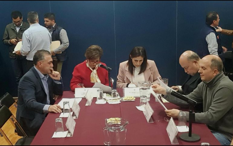 La presidenta de la Comisión de Justicia, Mónica Almeida López (centro izq.) espera que el trámite no se alargue más allá del mes de febrero. EL INFORMADOR / R. Rivas