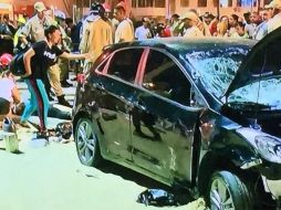 Imágenes de televisión mostraban un auto negro varado en la arena del famoso paseo. ESPECIAL