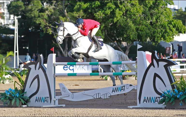 Alberto Sánchez realiza su recorrido a lomos de “Wupp Cocoon”, durante la prueba libre a 1.40 metros. EL INFORMADOR/M. Vargas
