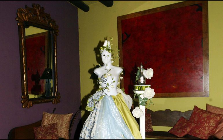 Interior del Hotel California en Todos Santos, Baja California.