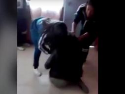 Ayer jueves, a través de redes sociales se difundió un video grabado por los estudiantes. YOUTUBE / CORRIDOS PROHIBIDOS