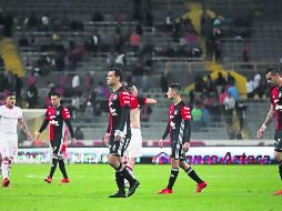 Desencajados. Jugadores del Atlas salen cabizbajos tras la derrota ante Toluca ayer en el Jalisco. EL INFORMADOR/F. Atilano