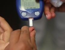 Iris Monserrat Llamas, del Departamento de Biología Molecular y Genómica de la UdeG, indicó que hay novedades médicas que ayudan a los pacientes, como el monitoreo de la glucosa o la inyección de insulina, que anteriormente causaba temor a los pacientes. EL INFORMADOR / ARCHIVO