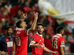 El club lisboeta se coloca en tercer lugar de la Liga, a dos puntos del líder Porto, que tiene 48 unidades y un partido más por jugar. EFE/M. de Almeida