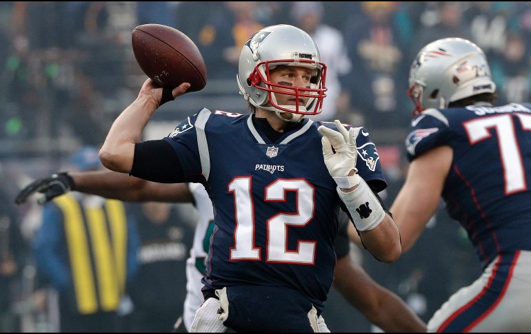 Brady porta una cinta para cubrir los puntos de sutura en su mano derecha. AP/ D. J. Phillip