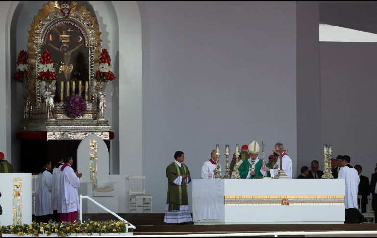 El Papa recordó que una sociedad que no logra aceptar a los que sufren y no es capaz de contribuir mediante la compasión a que el sufrimiento sea compartido, es una sociedad 