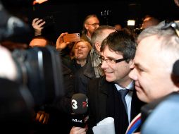 La llegada del político produjo un gran revuelo mediático en el aeropuerto. EFE/T. Mikkel