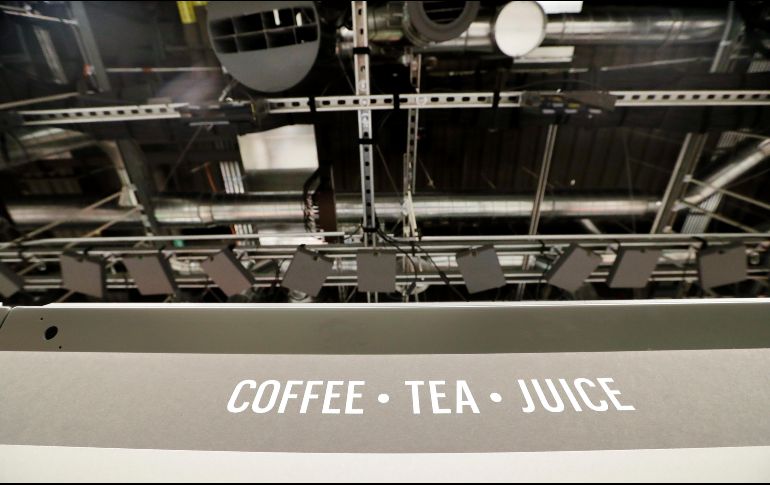 La empresa emplea visión de computadoras, algoritmos de aprendizaje y sensores para determinar cuando los clientes toman algo de un estante o lo devuelven. AP/E. Thompson