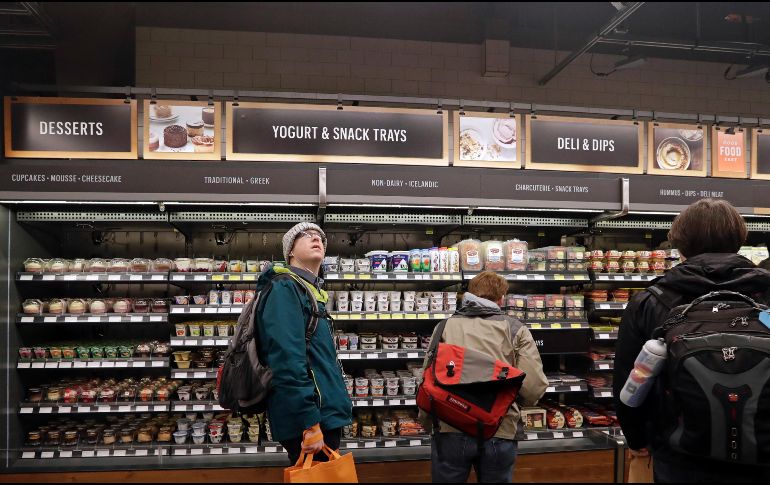 Tras elegir los productos, el cliente puede partir sin pasar por una caja, y se hará el cargo a su cuenta de Amazon.