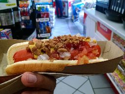 Oxxo ofrece opciones como hot dogs, sandwiches, pizzas, tacos e incluso tamales. EL INFORMADOR/Archivo