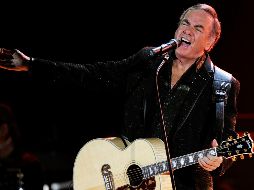 Fotografía de archivo tomada el 15 de junio de 2011 que muestra a Neil Diamond durante un concierto en Zúrich. EFE/S. Schmidt