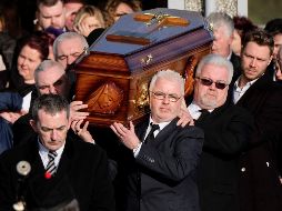 Unas 200 personas, en su mayoría familiares y allegados, se reunieron para brindar un último homenaje a la cantante. EFE/ D. Moloney