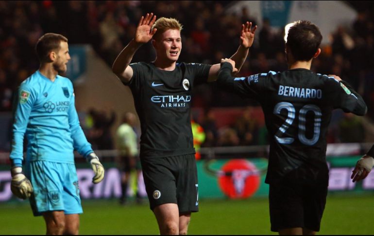 De Bruyne (C) anota en la última jugada del partido para sentenciar la victoria del City. AFP/C. Caddick