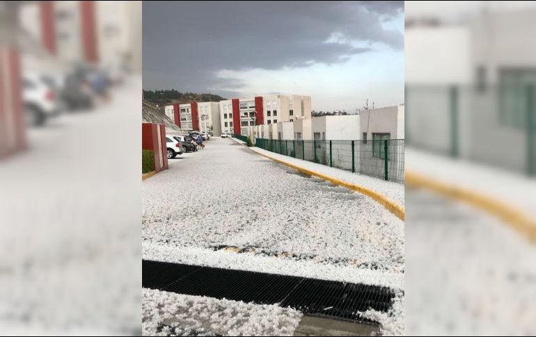 Aspecto de la caída de granizo. TWITTER / @conagua_clima