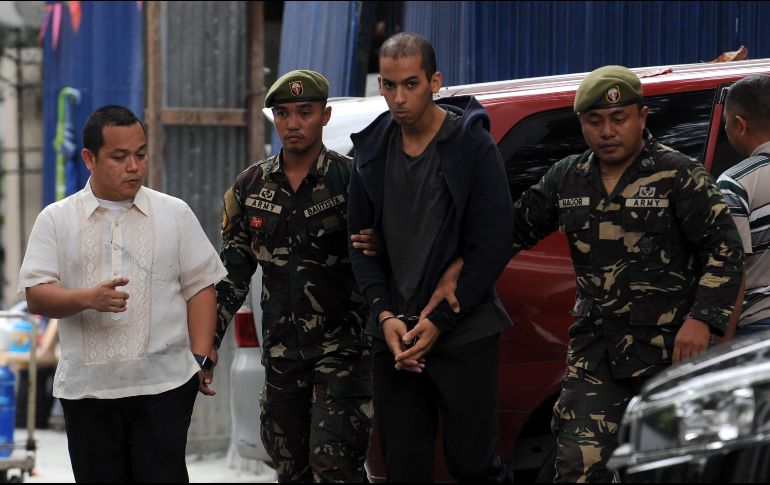 Soldados escoltan a Abdelhakim Labidi Adib a su llegada al Departamento de Justicia. AFP