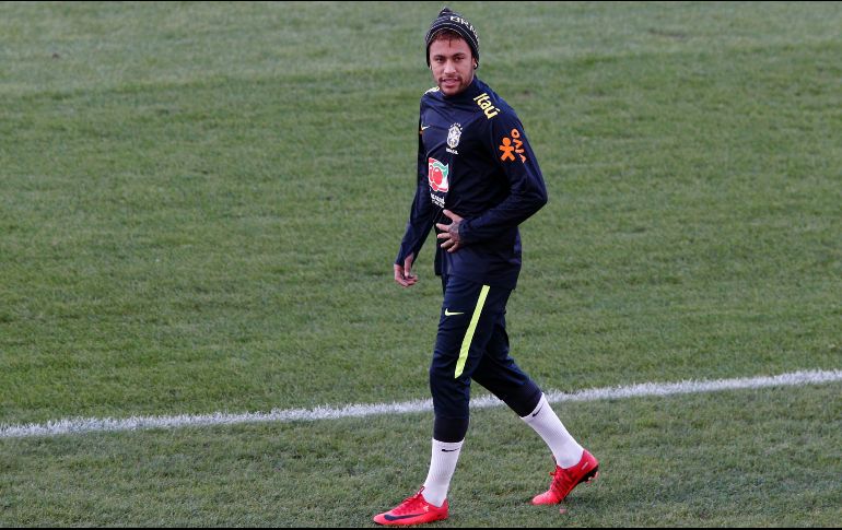 El astro brasileño se queja de las numerosas faltas de las que es víctima en su nuevo equipo. AP/ARCHIVO