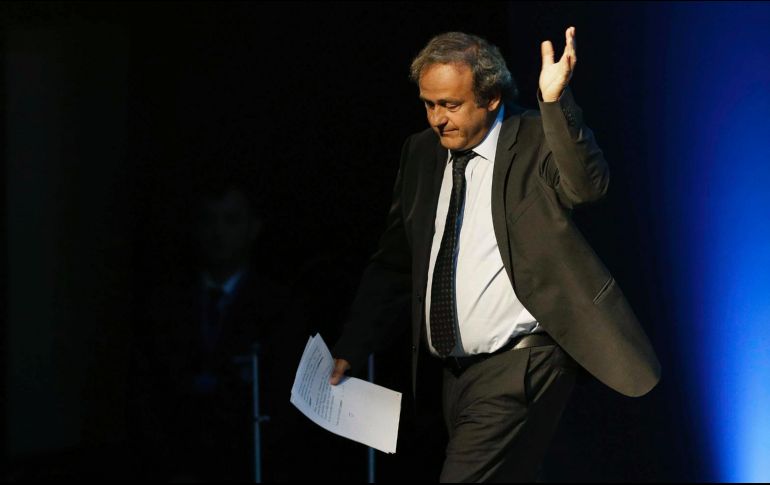 ''Es una cuestión de honor'' y una iniciativa para conseguir ''un futbol libre de la dictadura burocrática de la FIFA'', señaló en un texto publicado este miércoles por el diario Le Monde. AP / ARCHIVO