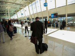 Autoridades aseguran una caja con dos bolsas en las que hay 20 jeringas conteniendo morfina. EL INFORMADOR / ARCHIVO