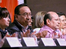 Isaías González Cuevas (negro) aseguró que el objetivo es fortalecer el ejercicio de las libertades de negociación colectiva y sindicalización. TWITTER / @IsaiasSiCumple