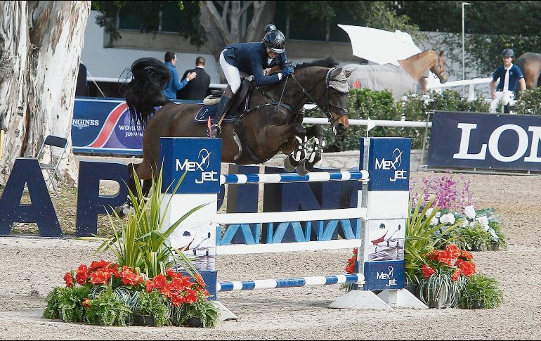 Jorge Canedo a lomos de “Nintara” hace el recorrido en la prueba a 1.40 metros en el Guadalajara Country Club. EL INFORMADOR/A. Camacho