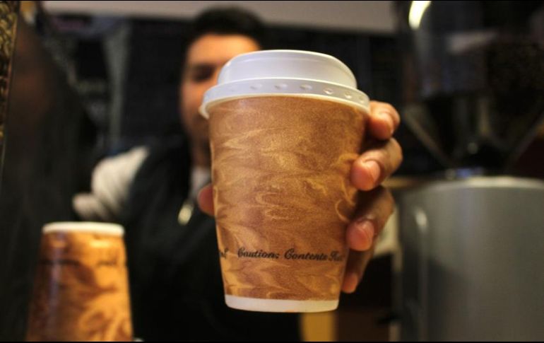 Es importante gastar lo menos posible en botanas, el café de las mañanas y salir menos a reuniones en la que se puede gastar más de lo necesario. EL INFORMADOR / ARCHIVO