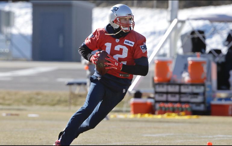 Brady recibió puntos de sutura en la mano que usa para lanzar. AP/S. Senne