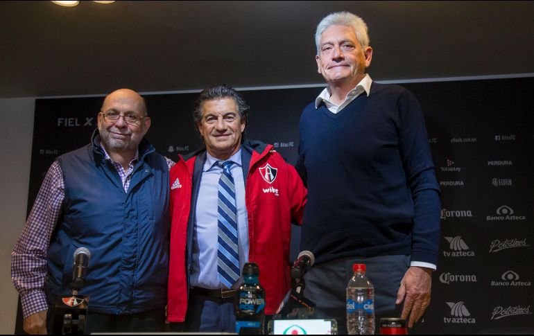 Romano (C) fue presentado hoy como técnico de los Zorros. MEXSPORT/C. de Marchena