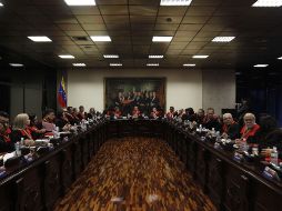 El máximo tribunal alega que permitir la validación de los opositores va contra la prohibición de la doble militancia. EFE/ARCHIVO