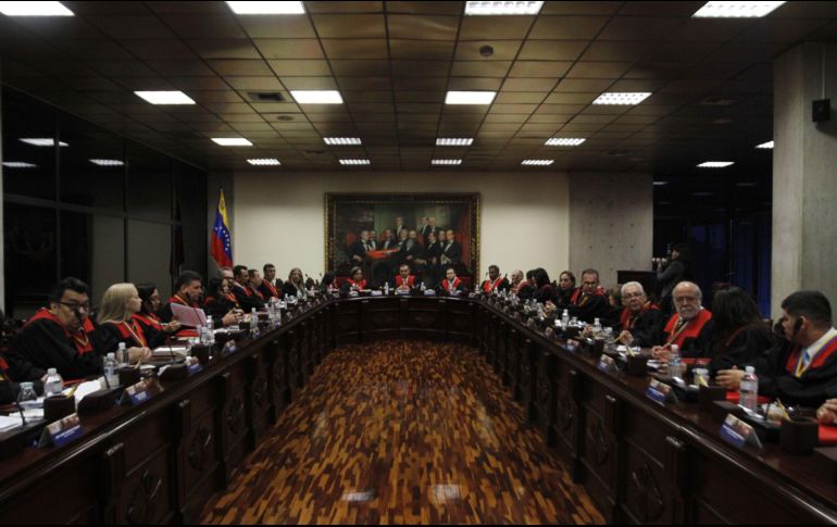 El máximo tribunal alega que permitir la validación de los opositores va contra la prohibición de la doble militancia. EFE/ARCHIVO