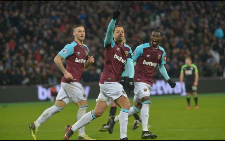 Osorio considera que el futbol inglés no es el mejor para que Javier Hernández explote sus características. TWITTER/@WestHamUtd