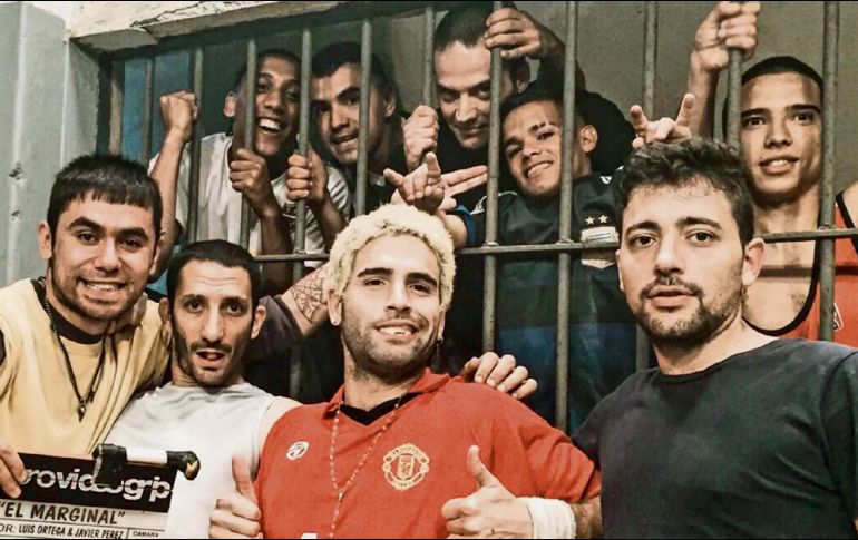 Furtado, de cabello rubio y playera roja, encontró una historia retadora. ESPECIAL