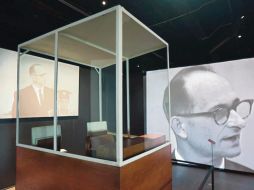 Cabina donde fue enjuiciado Eichmann en la Casa de los Combatientes del Holocausto, en el norte de Israel. ESPECIAL