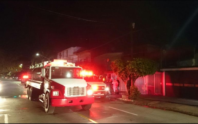 Un joven de 24 años termina intoxicado por el humo provocado del incendio. ESPECIAL/ Protección Civil y Bomberos Guadalajara