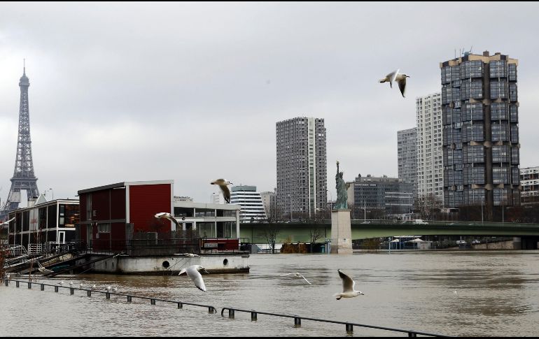 En el Sena queda prohibida la navegación, dejando en un 
