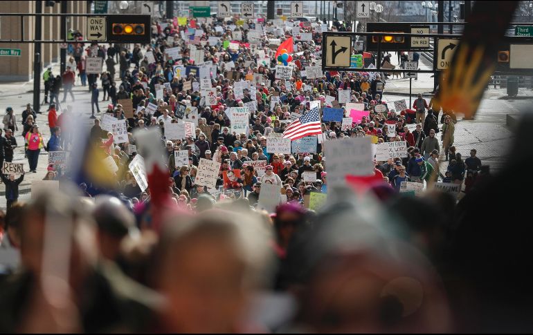 Pese a la gravedad de estas acusaciones, los manifestantes lograron hacer de la protesta una fiesta gracias a sus coloridas vestimentas. AP/ J. Minchillo