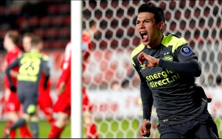 Lozano anotó el primer gol del partido al minuto cuatro. TWITTER/@PSV