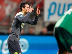 Lozano celebra tras anotar el primer gol de la victoria 2-0 del PSV sobre el Twente. TWITTER/@PSV